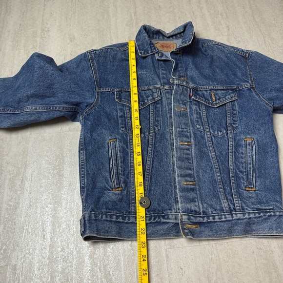 Levi's jean jacket - Picture 6 of 9